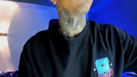 TRAV - INDEPENDENT MODEL online show from November 19, 2:33 am