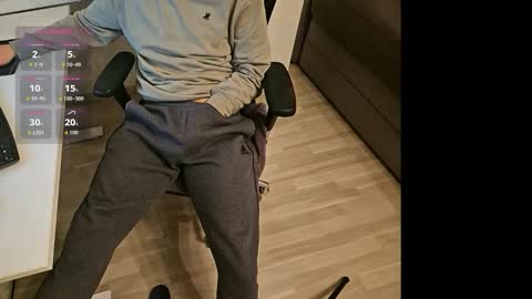 tree1989 online show from November 8, 8:01 pm