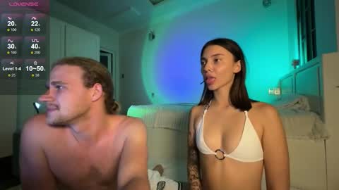 Sarah And Jon online show from November 5, 3:47 pm