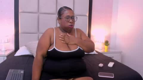 Treisy Vixen big ass online show from July 17, 3:52 am
