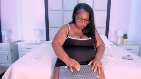 Treisy Vixen big ass online show from July 21, 3:19 am