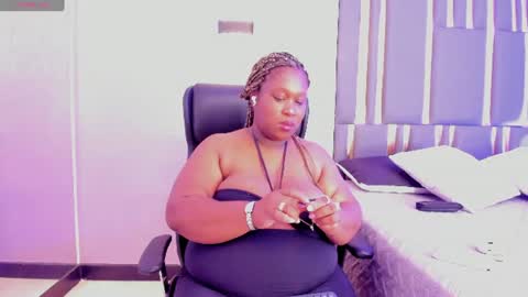 Treisy Vixen big ass online show from June 17, 4:56 pm