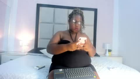 Treisy Vixen big ass online show from July 7, 3:19 am