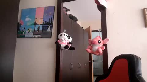 triana_bell online show from May 21, 6:58 pm