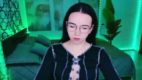 TriciaDaisy online show from May 17, 2:48 pm