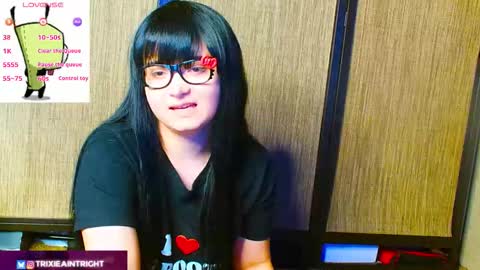 Snapshot of trixiedoescamcam chatting on October 22, 11:06 pm trixiedoescamcam online show from October 22, 11:06 pm