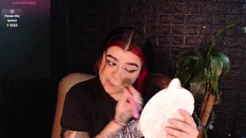 trixxiee_ online show from December 14, 2:44 am