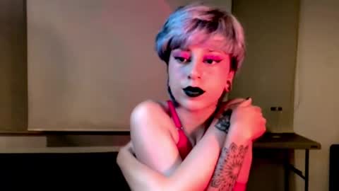 Snapshot of tryp666 chatting on February 4, 1:02 am Cait online show from February 4, 1:02 am