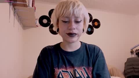 Snapshot of tryp666 chatting on October 20, 5:01 am Cait online show from October 20, 5:01 am