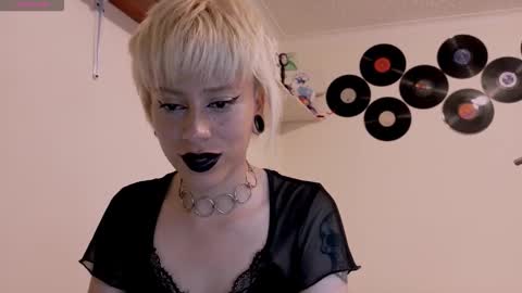 Snapshot of tryp666 chatting on October 8, 3:02 am Cait online show from October 8, 3:02 am