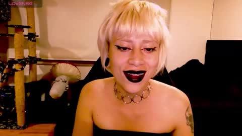 Snapshot of tryp666 chatting on October 15, 3:21 am Cait online show from October 15, 3:21 am