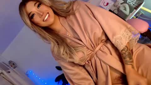 Snapshot of tssluttycutie chatting on February 13, 5:44 pm MARIA online show from February 13, 5:44 pm