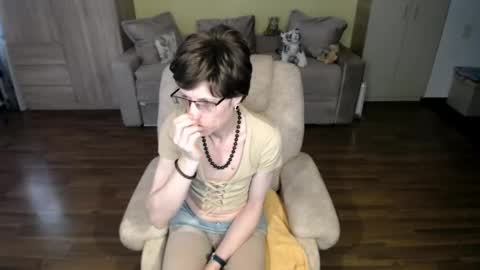 Clementine online show from April 16, 7:52 am