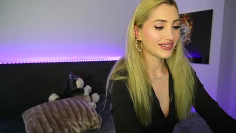 MayCarrey online show from December 24, 12:11 am