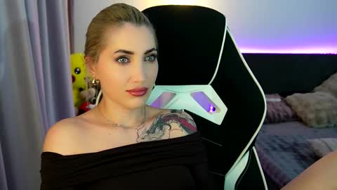 MayCarrey online show from March 19, 11:31 pm