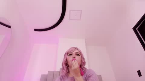 Twiggy online show from July 14, 3:00 am