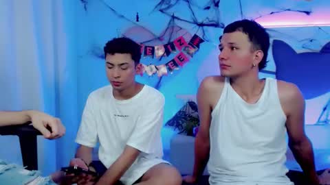 Snapshot of twinks_boys_ chatting on October 22, 4:04 am JHOAN LIAM ZACARIAS online show from October 22, 4:04 am