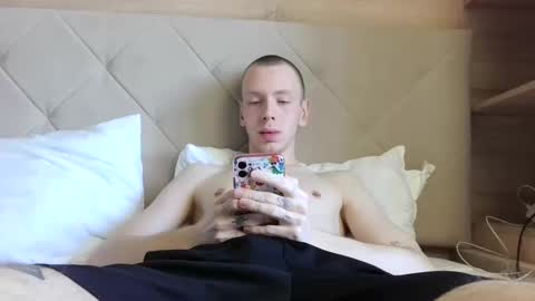 Snapshot of twinkyboyxq chatting on September 25, 10:33 am TwinkyBoyxq online show from September 25, 10:33 am