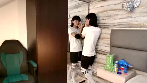 twinslovers_ online show from November 27, 5:26 am