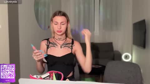 Molly and Nick online show from December 22, 7:09 pm