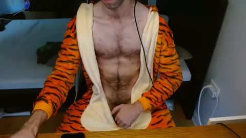 twunkyfitstud online show from October 31, 9:15 pm