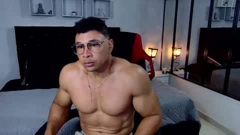 tyler_hank1 online show from March 7, 10:45 am