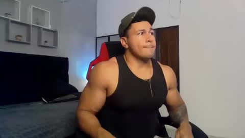 tyler_hank1 online show from September 19, 10:13 pm