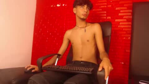 Snapshot of tyler_wolf_1 chatting on October 7, 11:39 am tyler_wolf_1 online show from October 7, 11:39 am