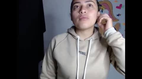 tyrahot_ online show from December 1, 9:51 am