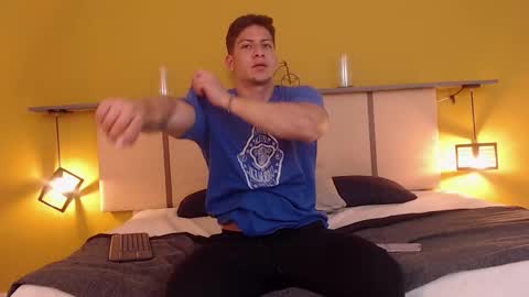 Snapshot of tyronyx chatting on October 22, 8:32 pm tyronyx online show from October 22, 8:32 pm
