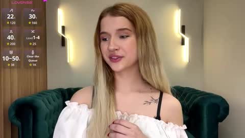 Vikki online show from February 3, 3:38 pm