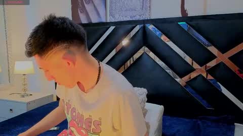 un_sluttyy online show from April 14, 11:35 am