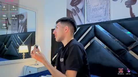 un_sluttyy online show from May 6, 11:49 am