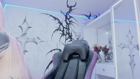 Snapshot of unachimbaherida chatting on February 6, 6:29 am Elle Danielle online show from February 6, 6:29 am