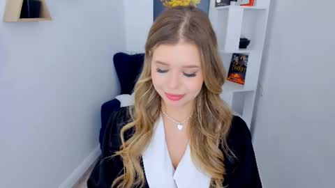 Snapshot of unforgettablalice chatting on September 26, 12:46 pm Alice online show from September 26, 12:46 pm