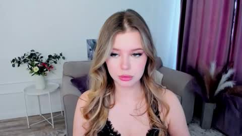 Snapshot of unforgettablalice chatting on September 25, 12:01 pm Alice online show from September 25, 12:01 pm