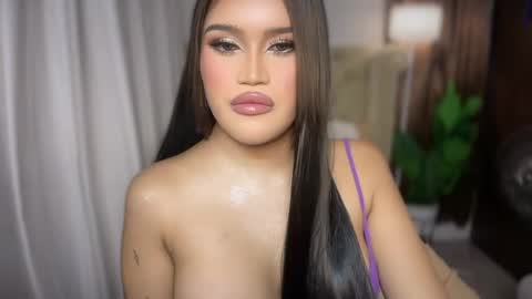 ur_bombshellpatty online show from June 8, 5:25 pm