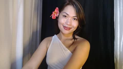 Snapshot of ur_perfectgirlmsa chatting on September 20, 11:52 pm Ms. A lets go pass or pvt show online show from September 20, 11:52 pm