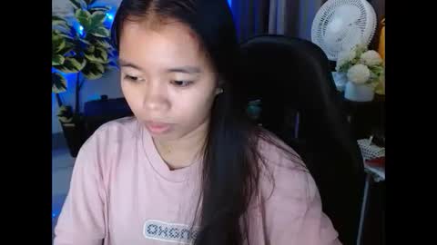 Snapshot of urasian_bella23 chatting on December 4, 1:19 am urasian_bella23 online show from December 4, 1:19 am