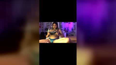 urbabygurl13 online show from April 29, 1:54 am