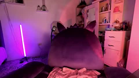Snapshot of urcutedarling_ chatting on October 23, 6:26 am online show from October 23, 6:26 am