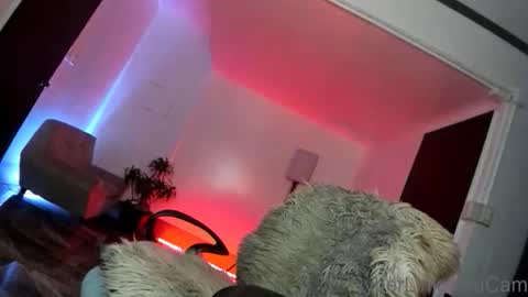 Angela Cullens online show from October 5, 7:10 pm