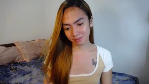 Snapshot of urlovelypinayxxx chatting on October 22, 8:32 pm MIYA online show from October 22, 8:32 pm