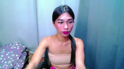 urloverjasmine_xx online show from June 14, 2:24 am