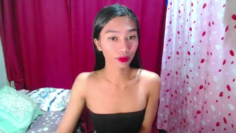 urloverjasmine_xx online show from August 6, 2:53 am