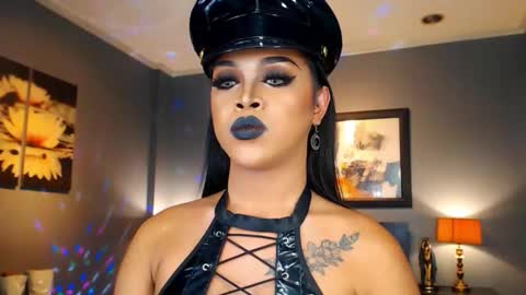 UrMajestyTyra online show from October 12, 5:55 am