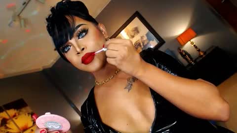 UrMajestyTyra online show from November 6, 1:41 am