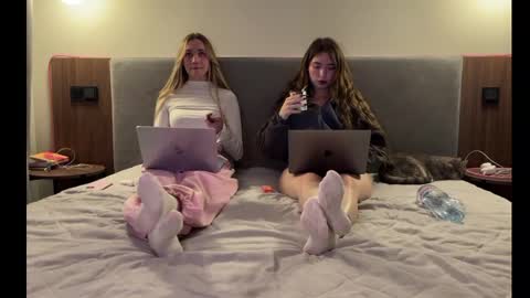 urmissalice online show from November 14, 3:36 pm