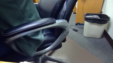 useemie online show from December 19, 10:32 pm