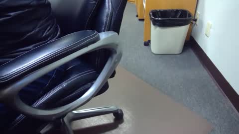 useemie online show from January 3, 12:00 am